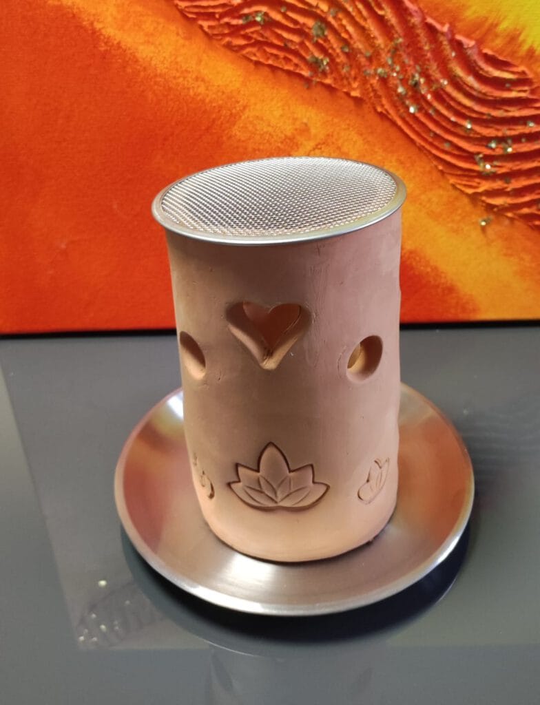 Räucherstövchen / Räucherofen Lotus und Herz handgemacht inkl. Edelstahl-Sieb